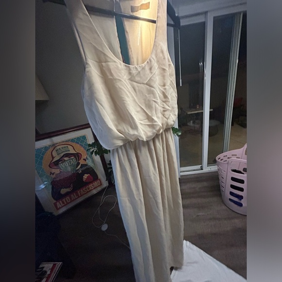 Neutral beige Flowy dress - Picture 3 of 4